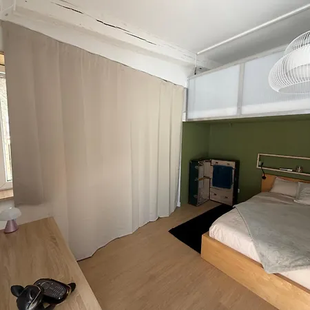 A L'ombre De La Collegiale Bed and breakfast 3*